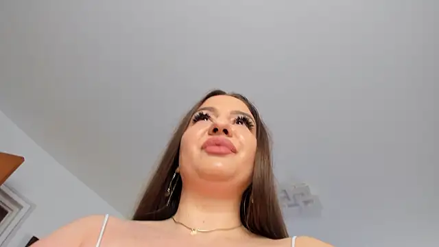 xqueenyasmine webcam