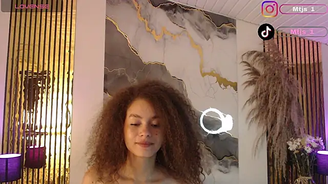 MiticaBrennet_ webcam