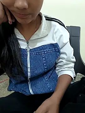 Aaradhna-_hoy webcam