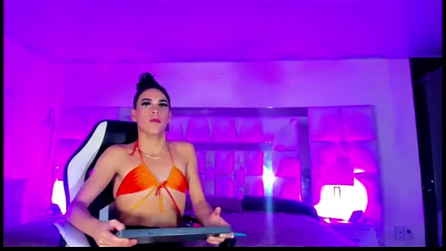 Alexa_and_Aranza_ webcam