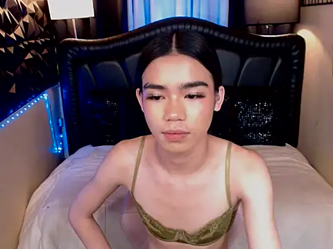 ItsurGirlMiana webcam