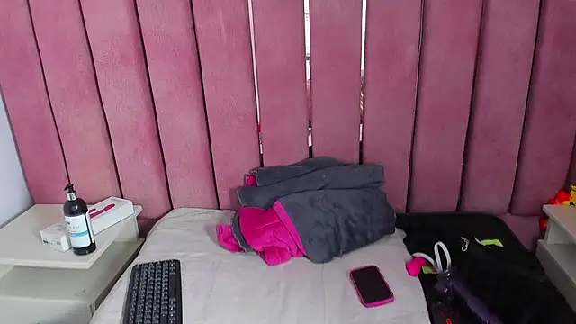 Alana_Hotterr webcam