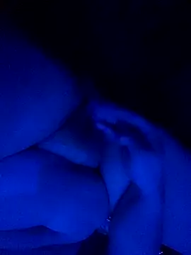 CurvySquirter69 webcam