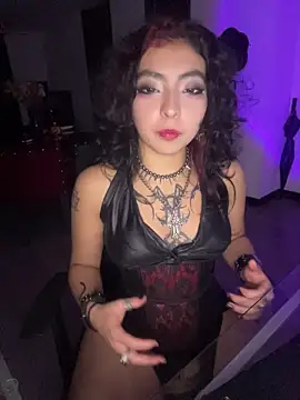 Webcam Model (_g0thiccwitch_)  is live.Free join now!