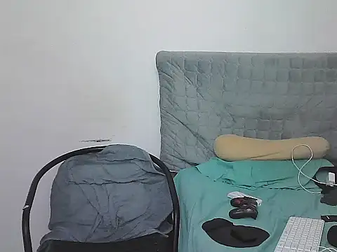 AlphaLatinoBear webcam