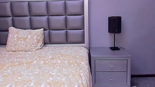 HellennSweet's Stripchat show and profile