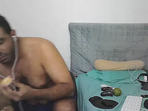 AlphaLatinoBear webcam