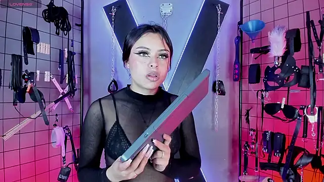 MissScarlet_Ela_bdsm