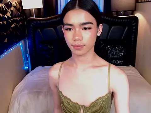 ItsurGirlMiana webcam