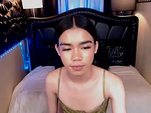 ItsurGirlMiana webcam