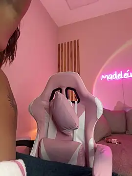 MadeleineSanez webcam