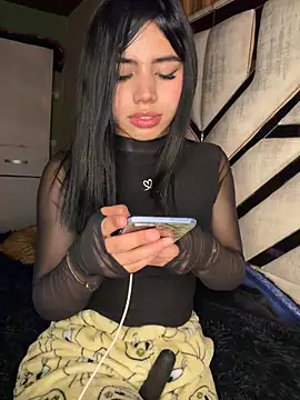 Laura-Khalifa webcam