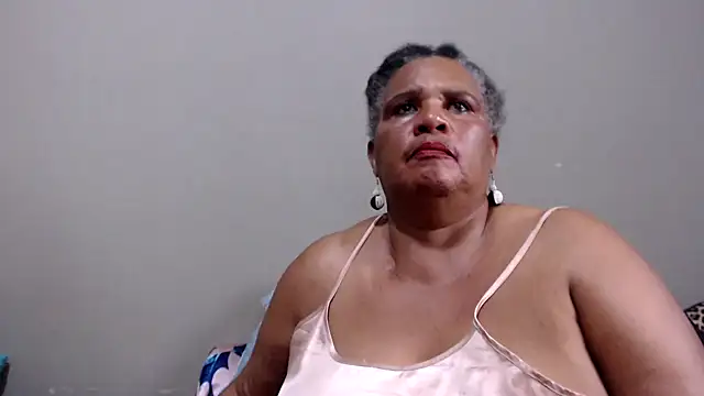 GrandBustyMelon webcam