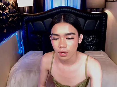 ItsurGirlMiana webcam