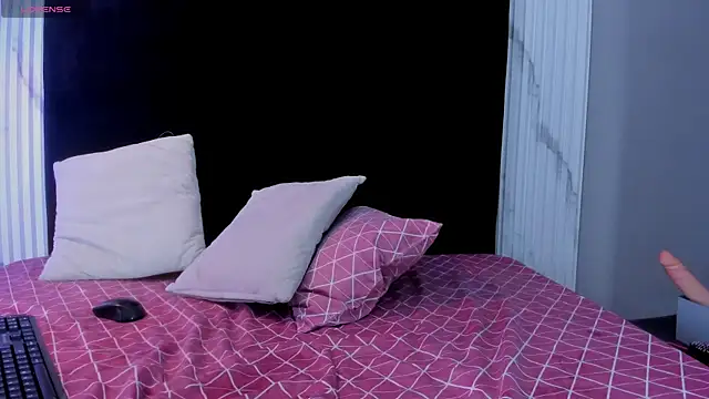 bella_moonlight_cr webcam