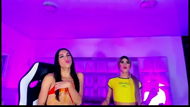 Alexa_and_Aranza_ webcam