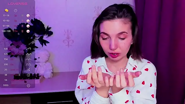 KindHazelHere_ webcam