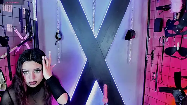 MissScarlet_Ela_... Live Webcam on Stripchat