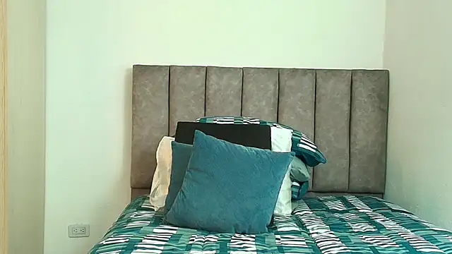 karina_lewis_ webcam