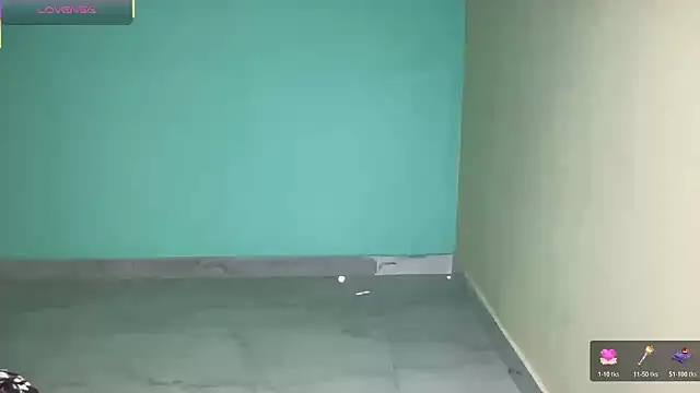 classy_kritii webcam