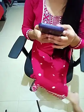 Webcam Model (yourtamilgirl)  is live.Free join now!