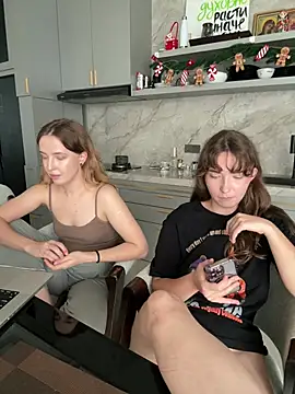Nura_n_Sarah webcam
