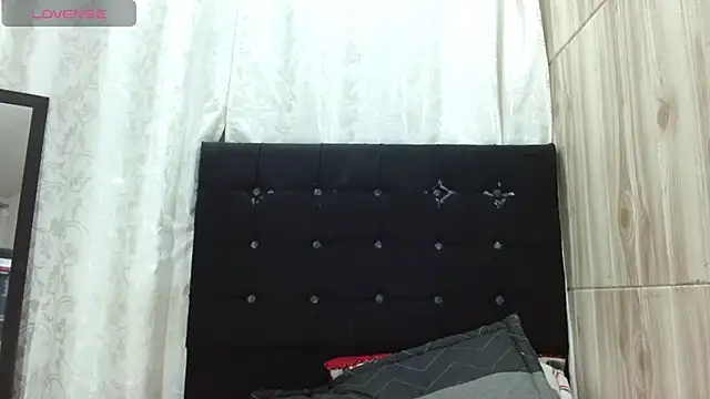 Camil4_milf_1 webcam