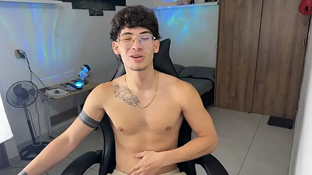 kisan_smith - Kisan_Smith's free webcam - UK Sex Cams