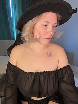 Charming_Daphny webcam