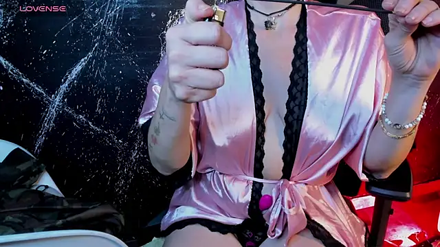 RoxanneStorm_ webcam