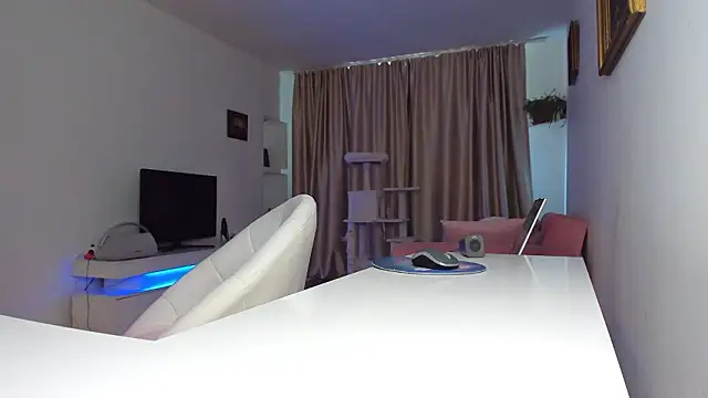 xqueenyasmine webcam