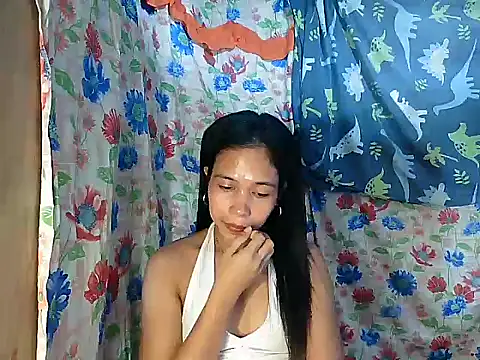 PinaySkinnyGirl webcam