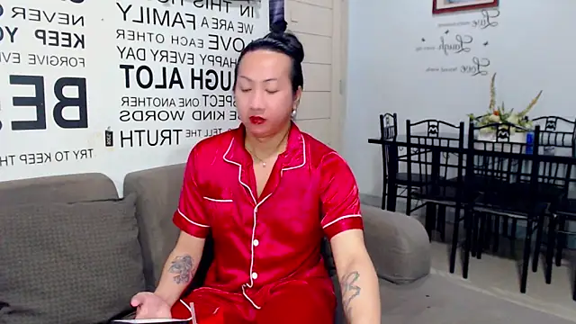 LovelyQueen69 webcam