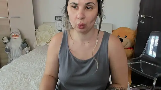 sweetemy4u (F milf) - make this pussy happy whit a big squirt