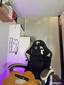 AsianMilfSheryl webcam