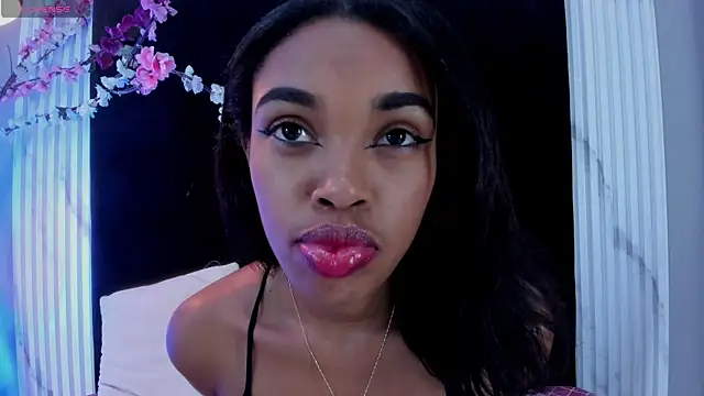 bella_moonlight_cr webcam