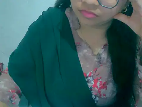 Cute_Aliyaa webcam