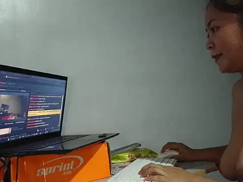 Chillntalkmami webcam