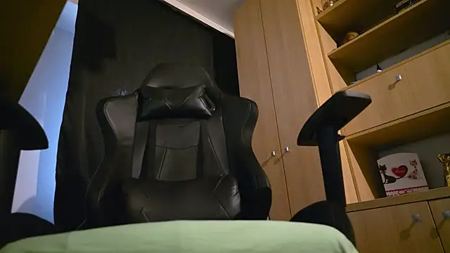 kevinnlovelly - Kevinnlovelly's free webcam - UK Sex Cams