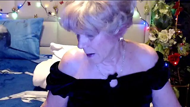 HappyWomanOn webcam