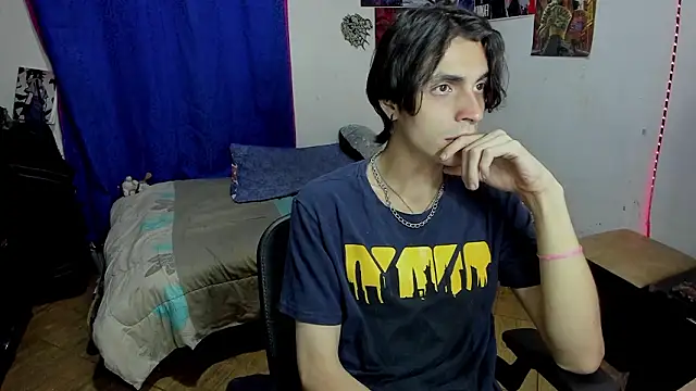 golden_ryyan webcam stripchat model stream image