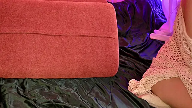 Claudia_and_elon_ webcam