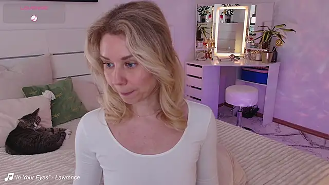 chillwithella webcam