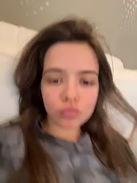 WolfWhoCriedGirl webcam