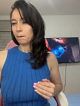 Webcam Model (AlanaRius18)  is live.Free join now!