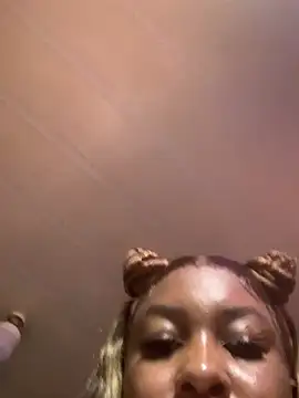 creamy_bitchxxx - Creamy_bitchxxx's free webcam - UK Sex Cams