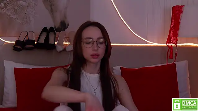 emily_simon - Emily_Simon's free webcam - UK Sex Cams