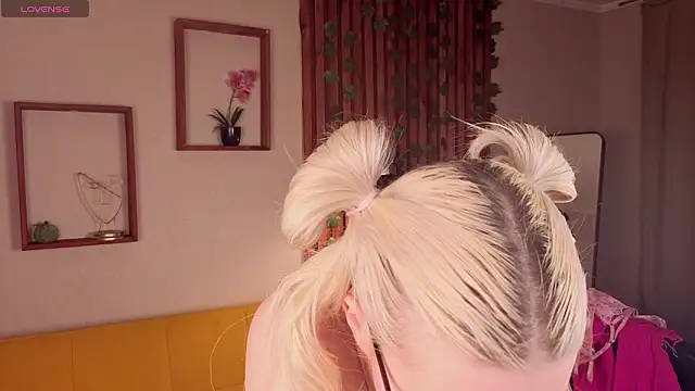 TiffanyPeachi webcam