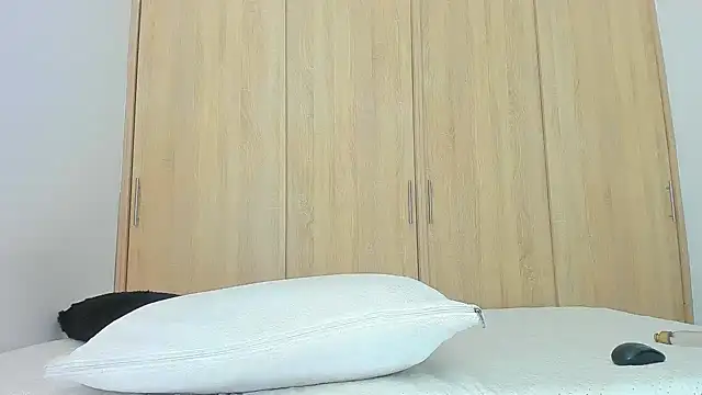 austin_bitch - Austin_Bitch's free webcam - UK Sex Cams