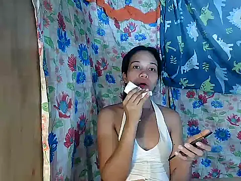 PinaySkinnyGirl webcam